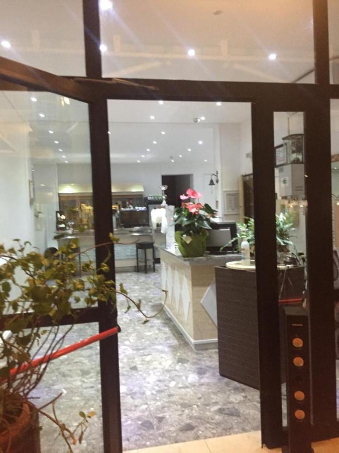 Hotel Piccari Nuova Gestione Римини Экстерьер фото