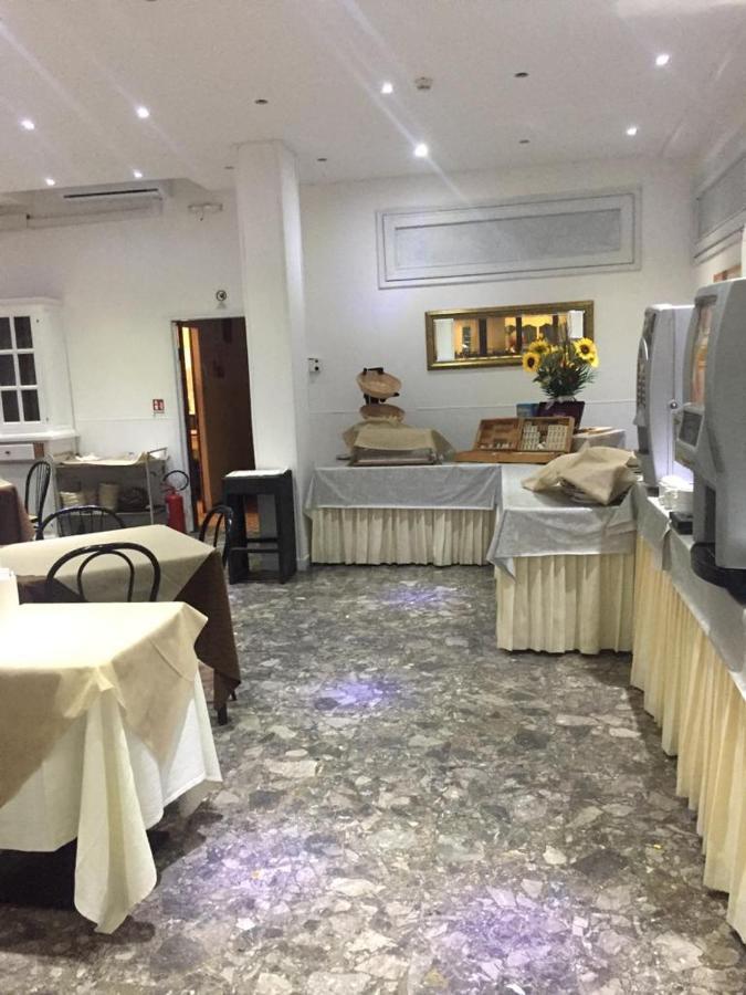 Hotel Piccari Nuova Gestione Римини Экстерьер фото