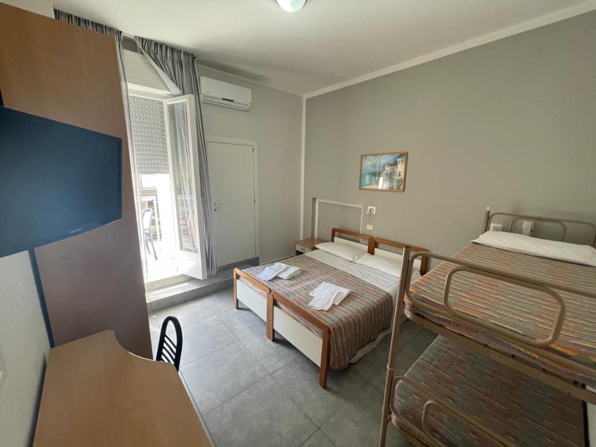Hotel Piccari Nuova Gestione Римини Экстерьер фото