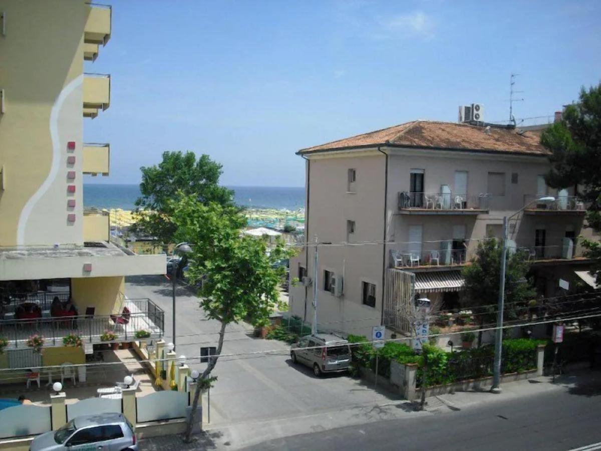 Hotel Piccari Nuova Gestione Римини Экстерьер фото